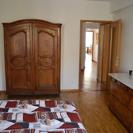 Lake Front Spacious Flat In *