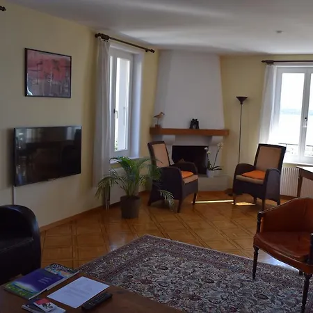Lake Front Spacious Flat In *